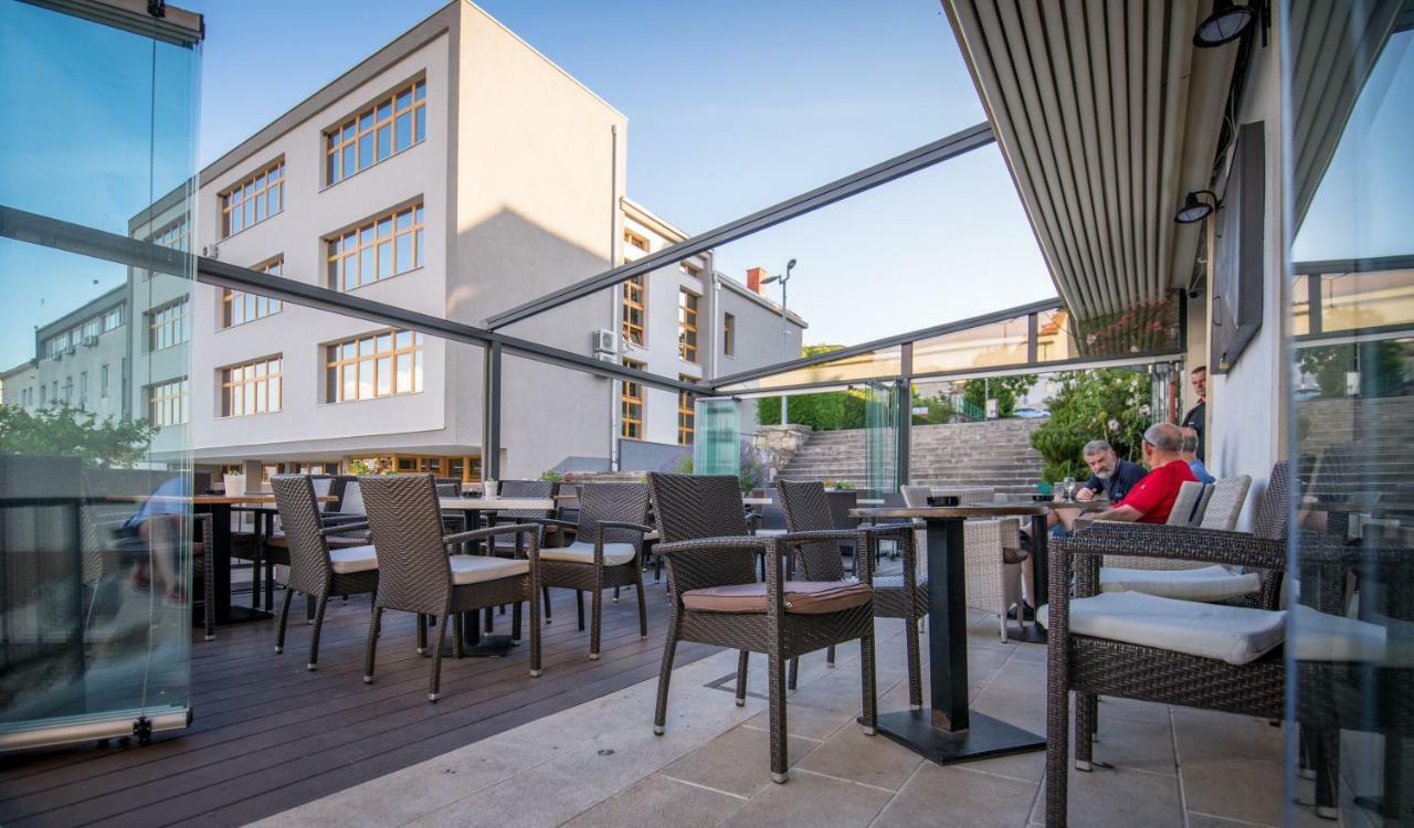 Hotel Park Drnis Ngoại thất bức ảnh